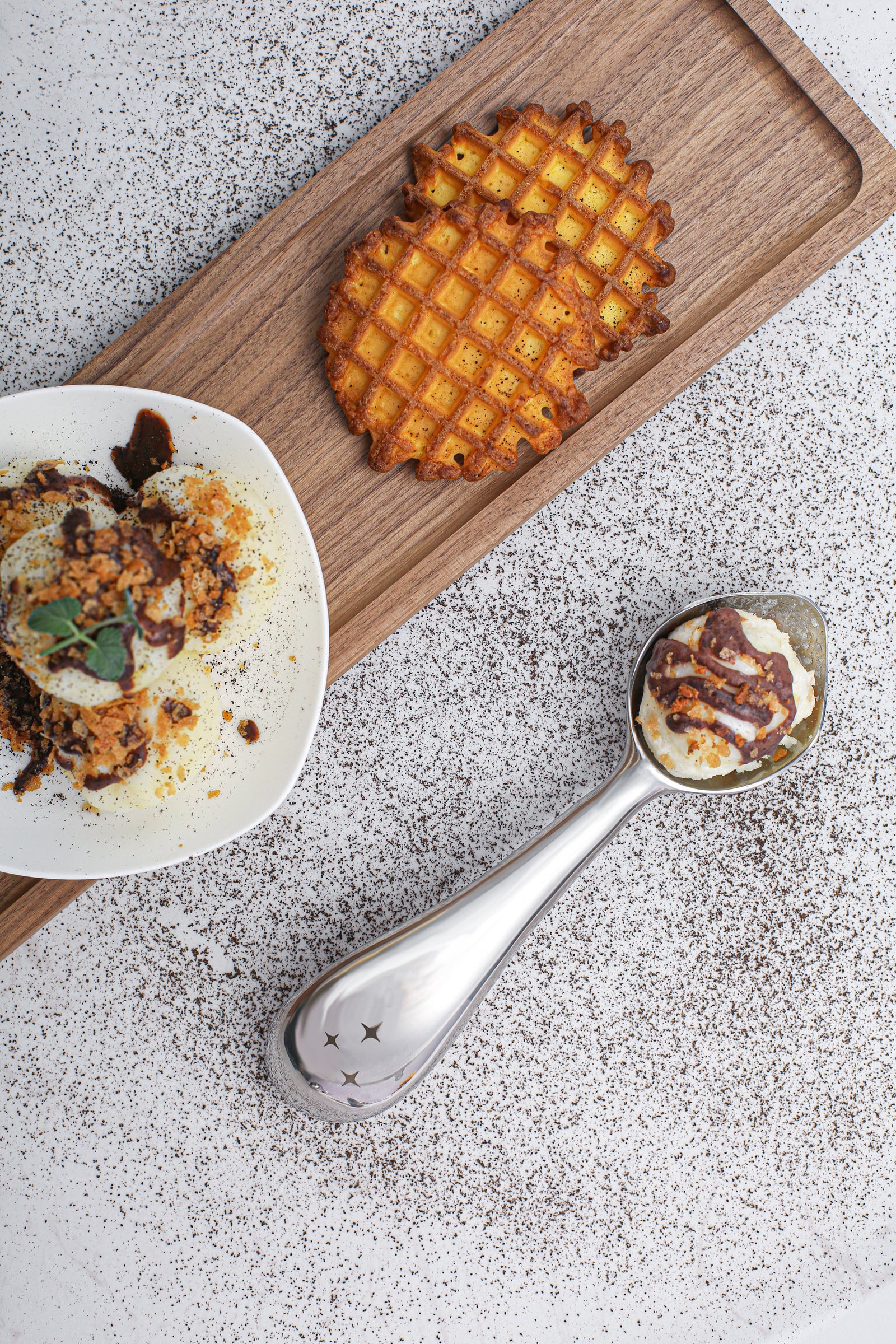 Ice Cream Waffle Extravaganza: A Fusion of Flavors and Textures!