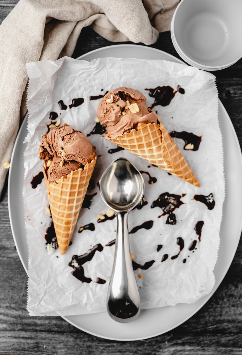 The Midnight Scoop serving a clean curl of ice cream without sticking
